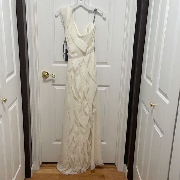 Vera Wang Long One-Shoulder Dress. Ivory size 16 - Picture 2 of 2